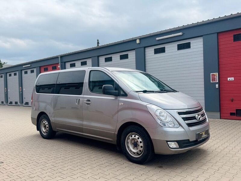 Silber Gebraucht 2015 Hyundai H-1 Premium Van | 15.700 € (Fairer Preis) - Bild 1/4