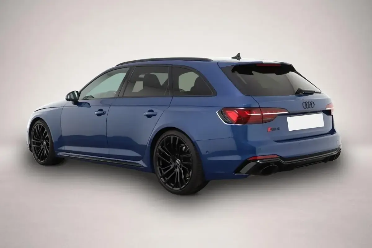 Gebraucht Audi RS4 Ambiente 450 PS (330 kW) 2023 Manufacturer Kombi