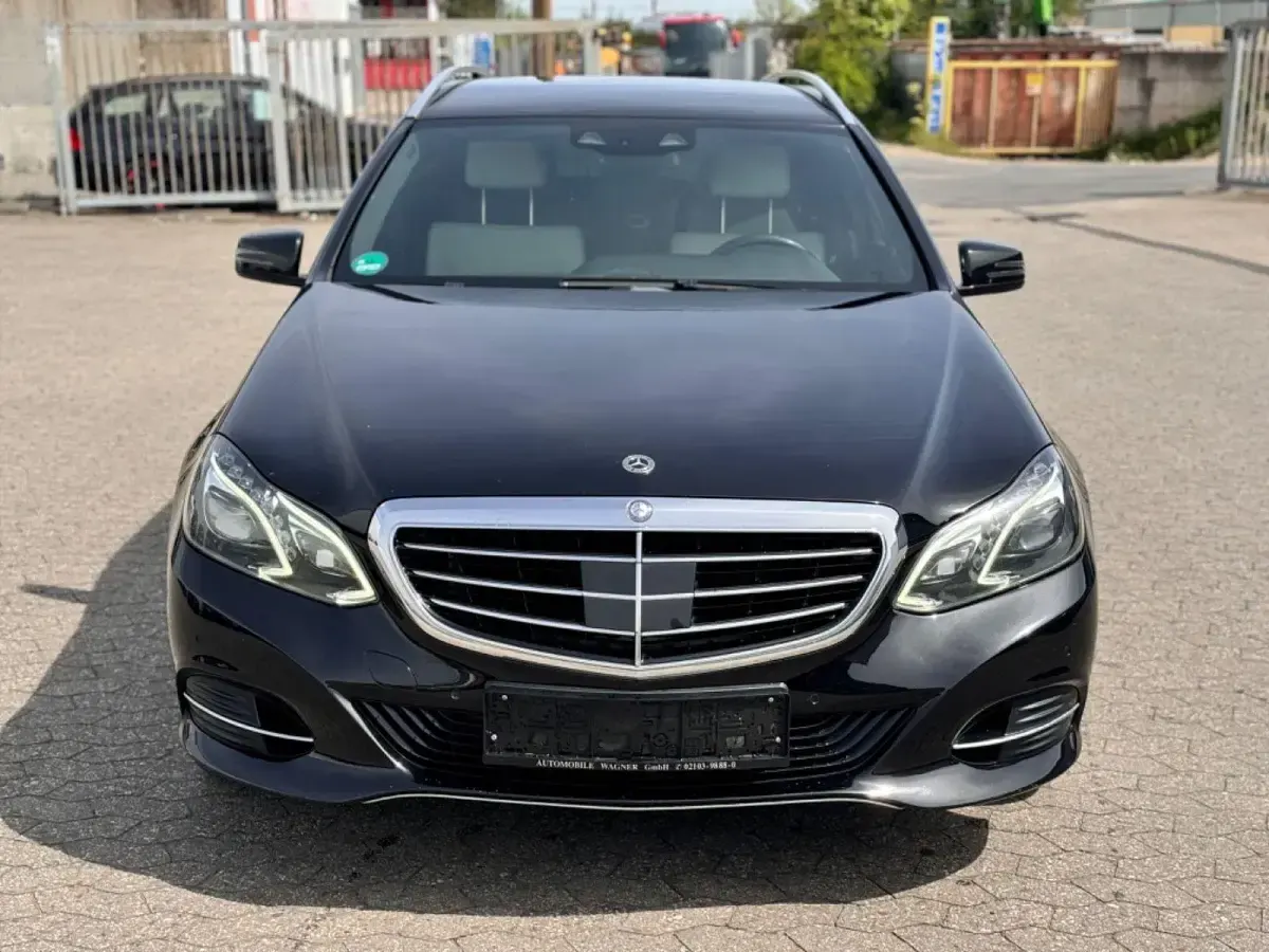 Gebraucht Mercedes E220 170 PS (125 kW) 2013 Schwarz Kombi