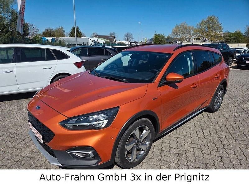 Używany Ford Focus Active 150 KM (110 kW) 2019 Pomarańczowy Sedan/Limuzyna