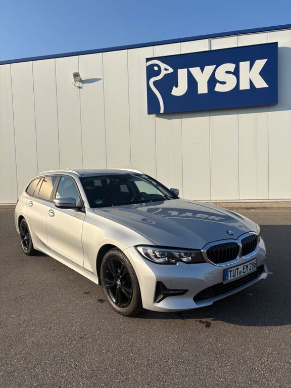 Silber Gebraucht 2021 BMW 320 Advantage Kombi | 20.500 € (Superpreis) - Bild 1/4