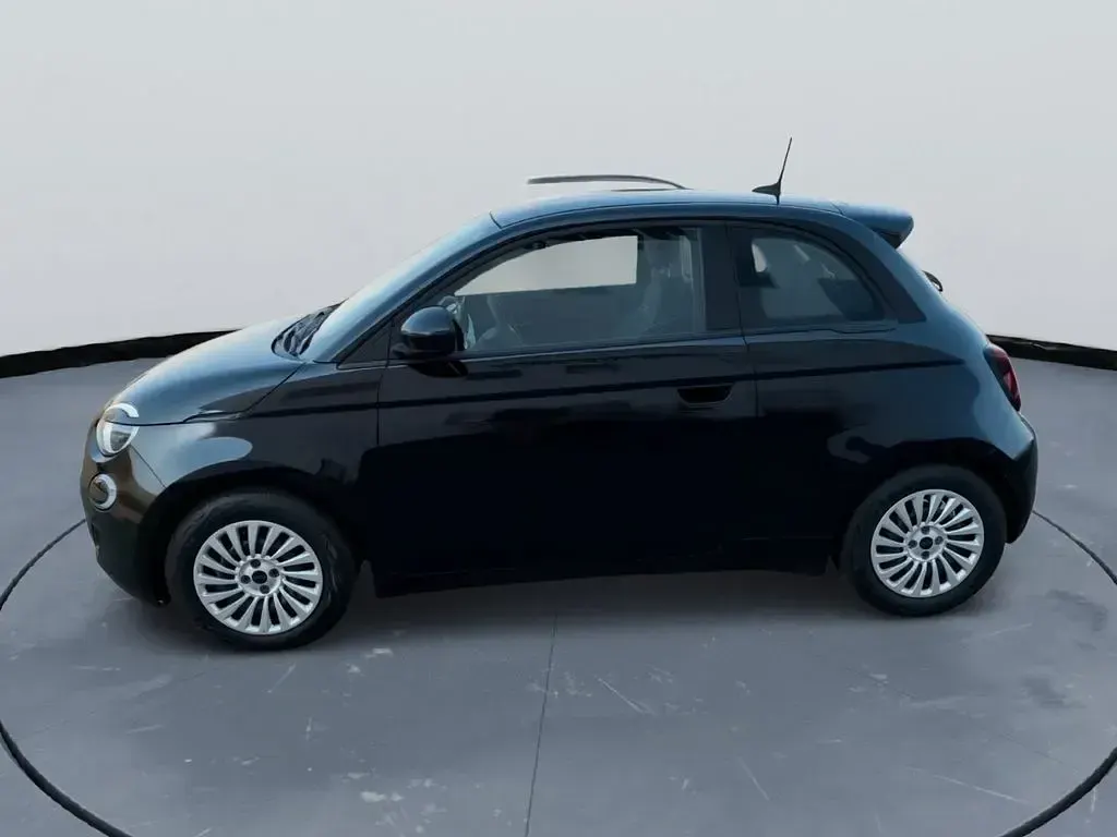 Gebraucht Fiat 500e Action 69 kW (95 PS) 2021 Nero profondo/cattivo/kyalami/ Kleinwagen