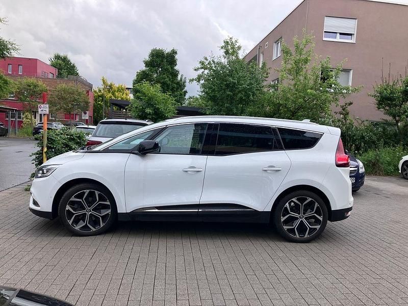 Weiß Gebraucht 2022 Renault Grand Scénic IV Techno Van / Kleinbus | 23.900 € (Fairer Preis) - Bild 1/4