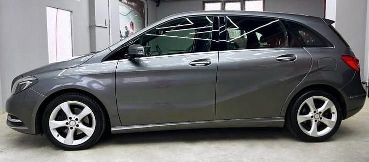 Gebraucht Mercedes B200 156 PS (114 kW) 2013 Silber Van / Kleinbus