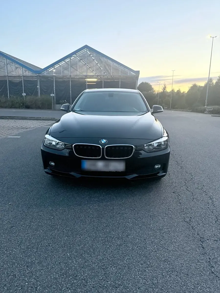 Gebraucht BMW 316 Sport Line 136 PS (100 kW) 2012 Schwarz Limousine