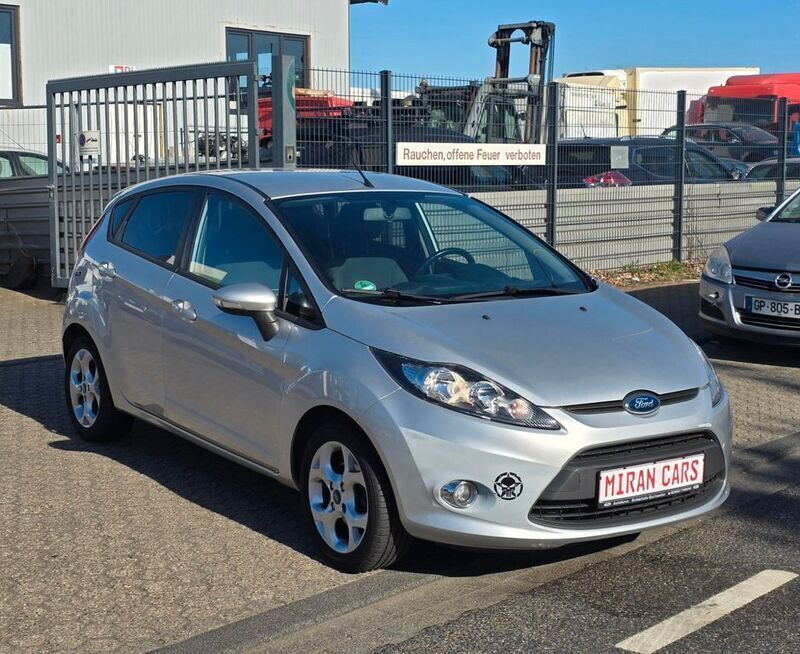Silber Gebraucht 2011 Ford Fiesta Trend Kleinwagen | 3.000 € (Superpreis) - Bild 1/4