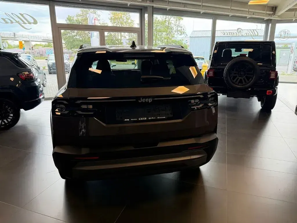 Neu Jeep Compass 145 PS (106 kW) 2026 Braun SUV