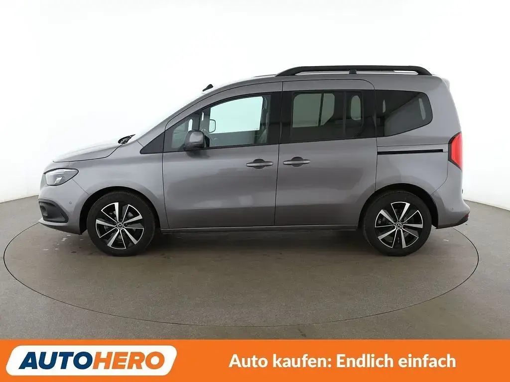 Gebraucht Mercedes T180 Progressive 116 PS (85 kW) 2022 Chromitgrau Van / Kleinbus