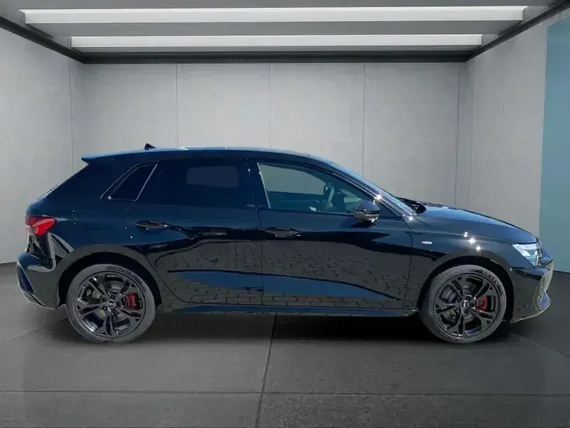 Używany Audi A3 e-tron 204 KM (150 kW) 2025 Czarny Hatchback