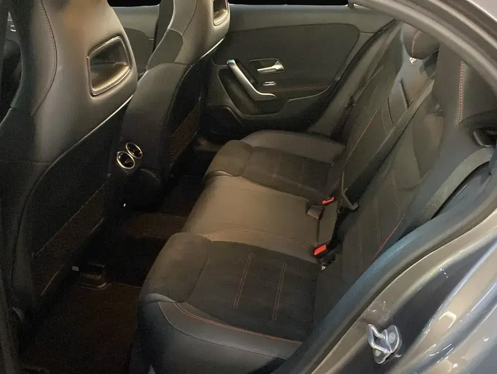 Gebraucht Mercedes A180 AMG line 136 PS (100 kW) 2025 Manufacturer Limousine