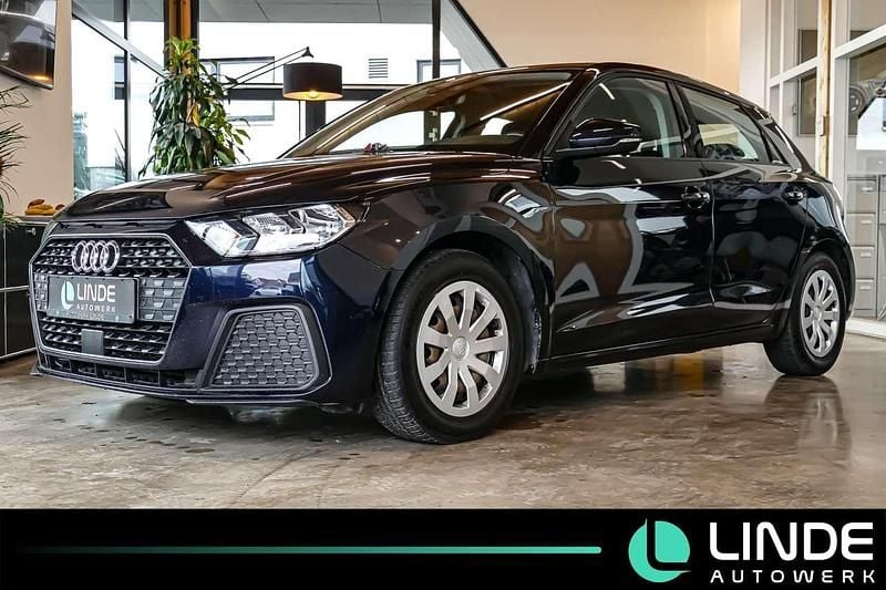 Blau Gebraucht 2021 Audi A1 Comfort Kleinwagen | 17.900 € (Guter Preis) - Bild 1/4