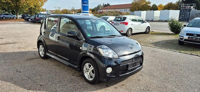 Schwarz (metallic) Gebraucht 2006 Daihatsu Sirion Kleinwagen | 2.650 € (Etwas zu teuer) - Bild 1/4