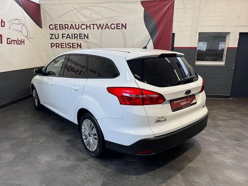 Gebraucht Ford Focus Trend 101 PS (74 kW) 2015 Weiß Limousine