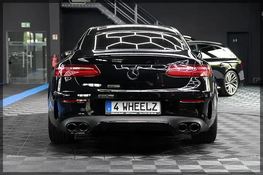 Gebraucht Mercedes E200 AMG 184 PS (135 kW) 2018 Schwarz Coupé