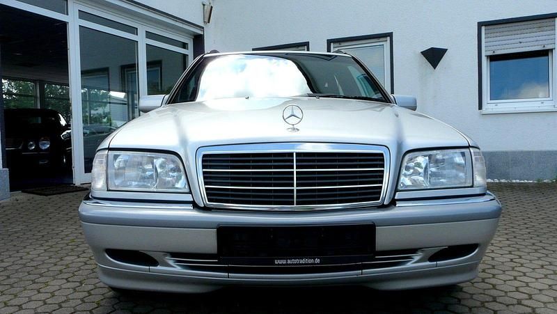 Gebraucht Mercedes C200 Elegance 163 PS (119 kW) 2000 Silber Kombi