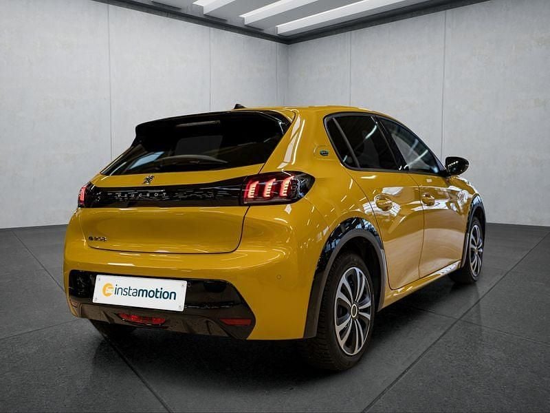 Gebraucht Peugeot e-208 100 kW (136 PS) 2023 Gelb Kleinwagen