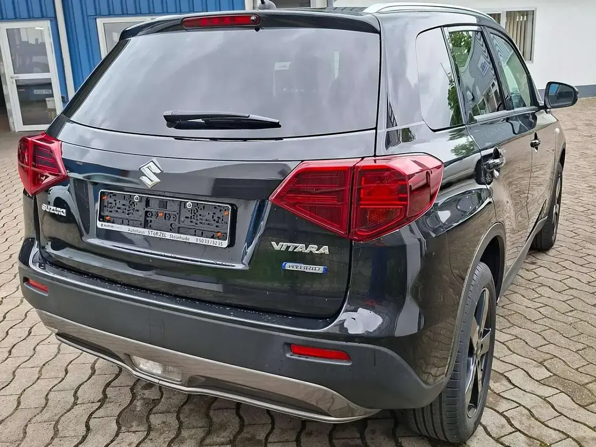 Gebraucht Suzuki Vitara Comfort 129 PS (94 kW) 2020 Schwarz SUV