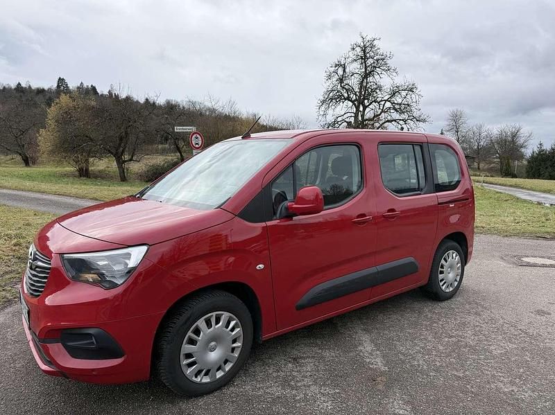 Gebraucht Opel Combo Life Edition 102 PS (75 kW) 2019 Rubin rot Kombi