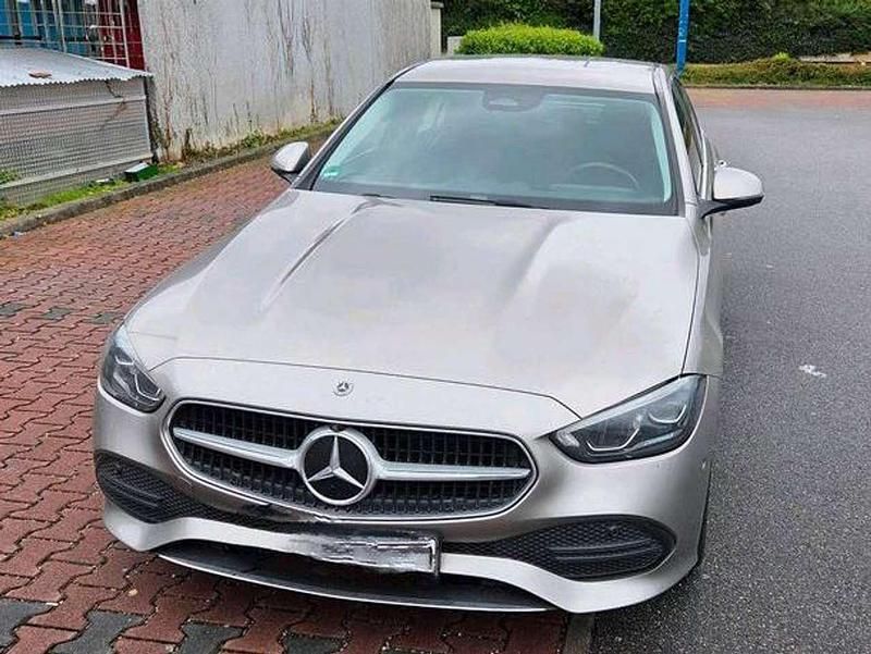 Silber Gebraucht 2022 Mercedes C200 Avantgarde Limousine | 37.000 € (Etwas zu teuer) - Bild 1/4