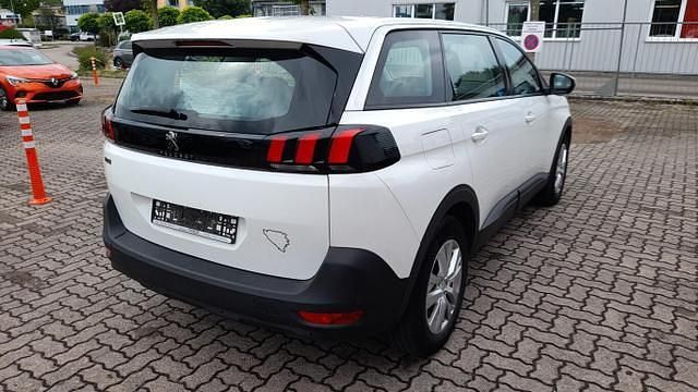 Weiß weiß weiß Gebraucht 2021 Peugeot 5008 Active Van / Kleinbus | 20.462 € (Fairer Preis) - Bild 1/4