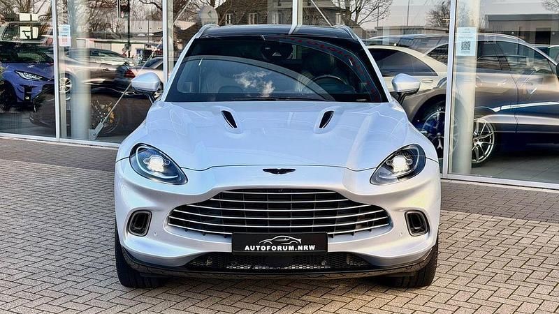 Gebraucht Aston Martin DBX 551 PS (405 kW) 2022 Silber SUV