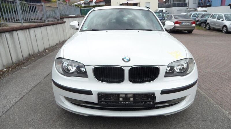 Weiß Gebraucht 2010 BMW 116 Advantage Kleinwagen | 1.999 € (Superpreis) - Bild 1/4