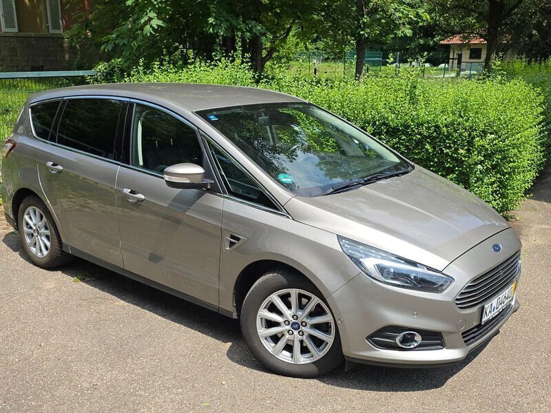 Grau Gebraucht 2016 Ford S-MAX Titanium Van / Kleinbus | 17.400 € (Guter Preis) - Bild 1/4