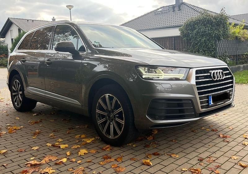Grau Gebraucht 2016 Audi Q7 Sport SUV | 33.000 € (Fairer Preis) - Bild 1/4