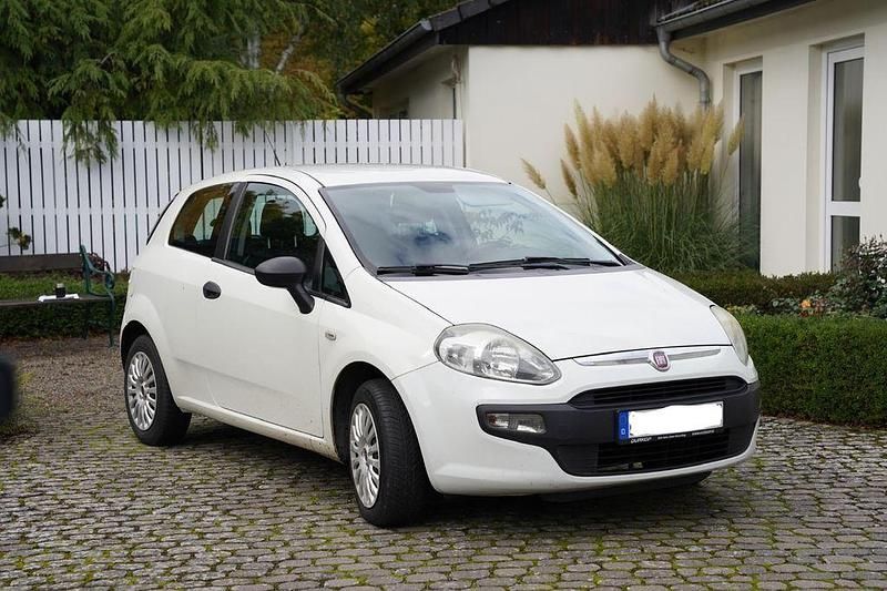 Weiß Gebraucht 2009 Fiat Punto Evo Kleinwagen | 2.290 € (Fairer Preis) - Bild 1/4