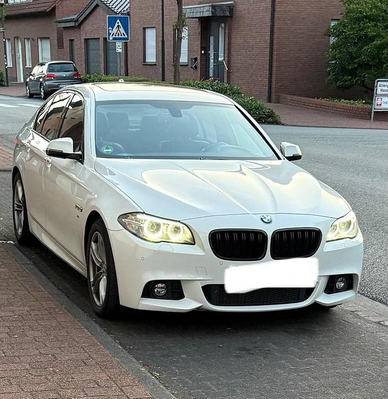 Weiß Gebraucht 2014 BMW 520 M Sport Limousine | 17.000 € (Teuer) - Bild 1/4