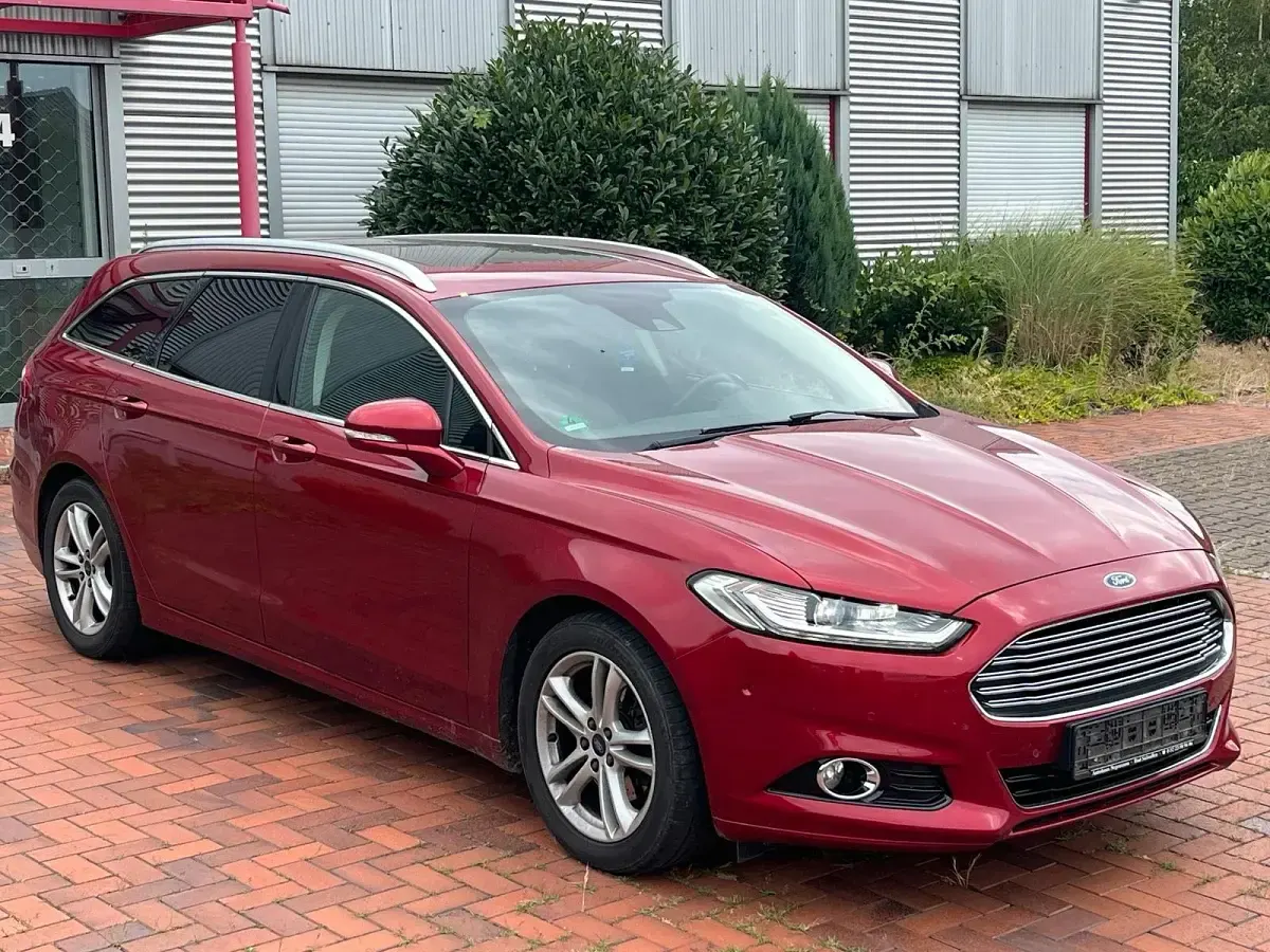 Gebraucht Ford Mondeo Titanium 180 PS (132 kW) 2015 Rot Kombi