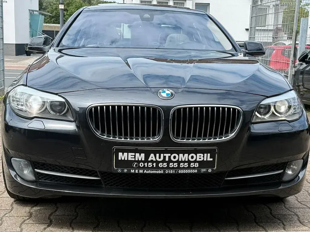 Gebraucht BMW 530 Sport Line 258 PS (189 kW) 2012 Sophistograu Limousine