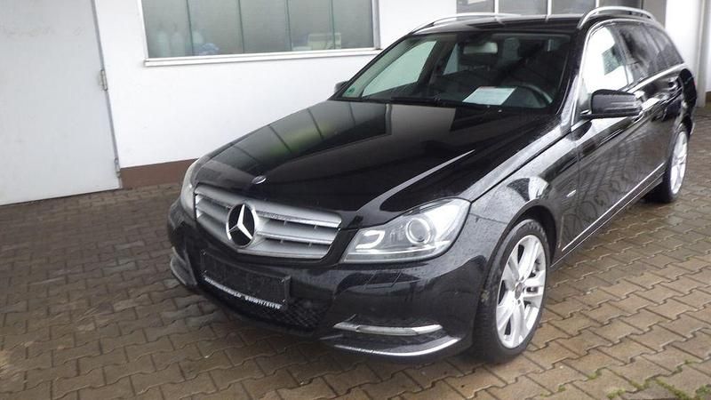Schwarz Gebraucht 2012 Mercedes C220 Avantgarde Edition Limousine | 7.750 € (Fairer Preis) - Bild 1/4