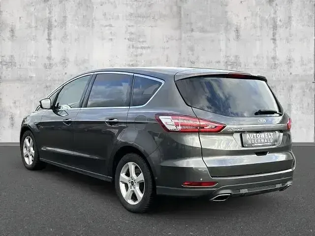 Gebraucht Ford S-MAX Titanium 179 PS (131 kW) 2017 Grau Van / Kleinbus