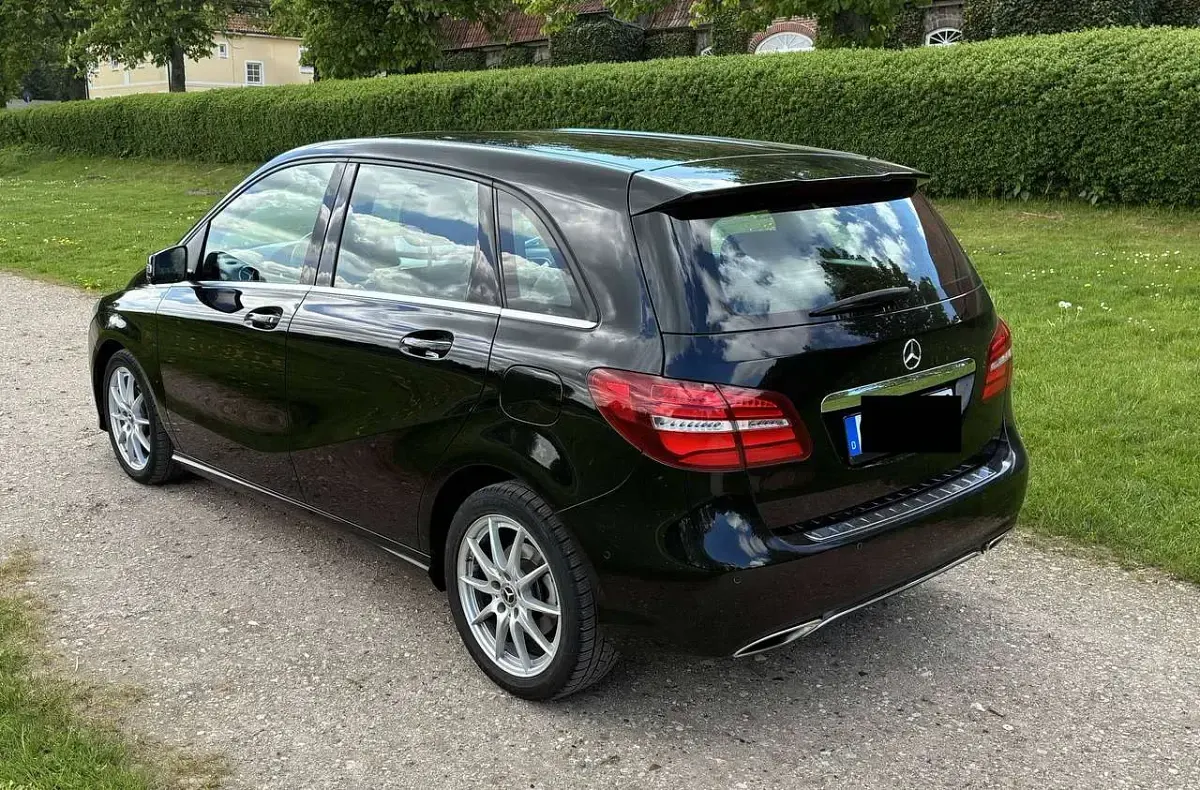 Gebraucht Mercedes B180 Urban 122 PS (89 kW) 2018 Schwarz Van / Kleinbus