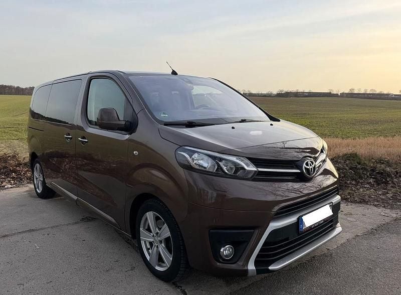 Gebraucht Toyota Proace 177 PS (130 kW) 2017 Braun Van / Kleinbus