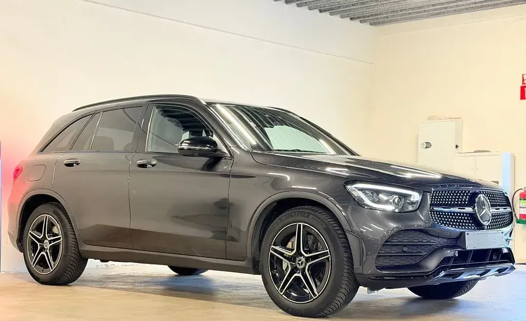 Gebraucht Mercedes GLC220 AMG line 194 PS (142 kW) 2021 Grau SUV