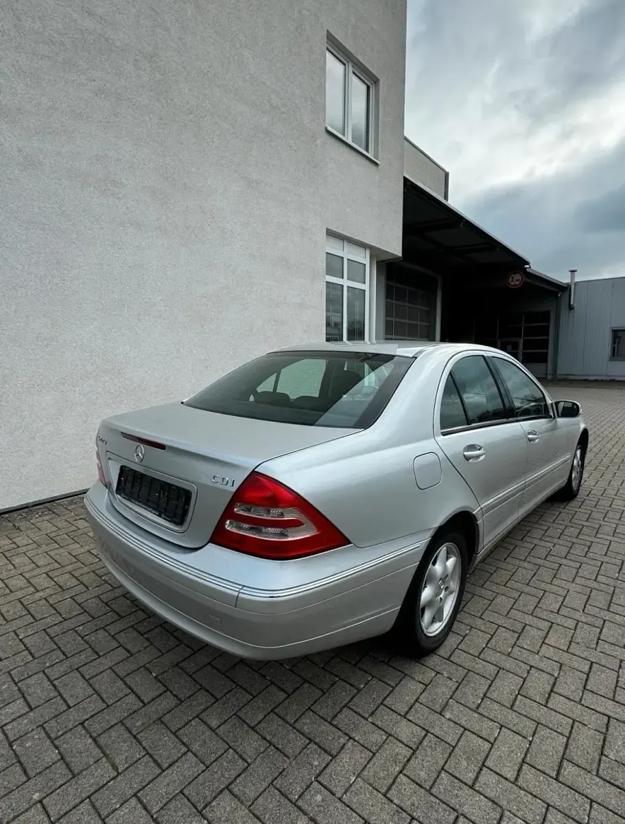 Gebraucht Mercedes C220 Elegance 143 PS (105 kW) 2002 Silber Limousine
