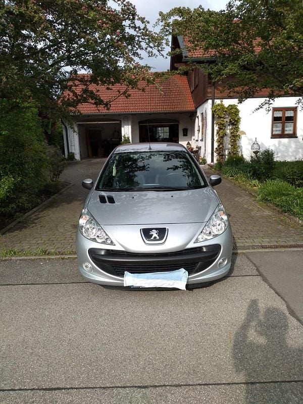 Silber Gebraucht 2011 Peugeot 206+ Kleinwagen | 1.900 € (Superpreis) - Bild 1/4