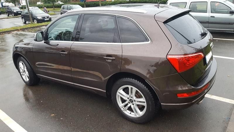 Braun Gebraucht 2011 Audi Q5 Ambiente SUV | 8.900 € (Guter Preis) - Bild 1/4