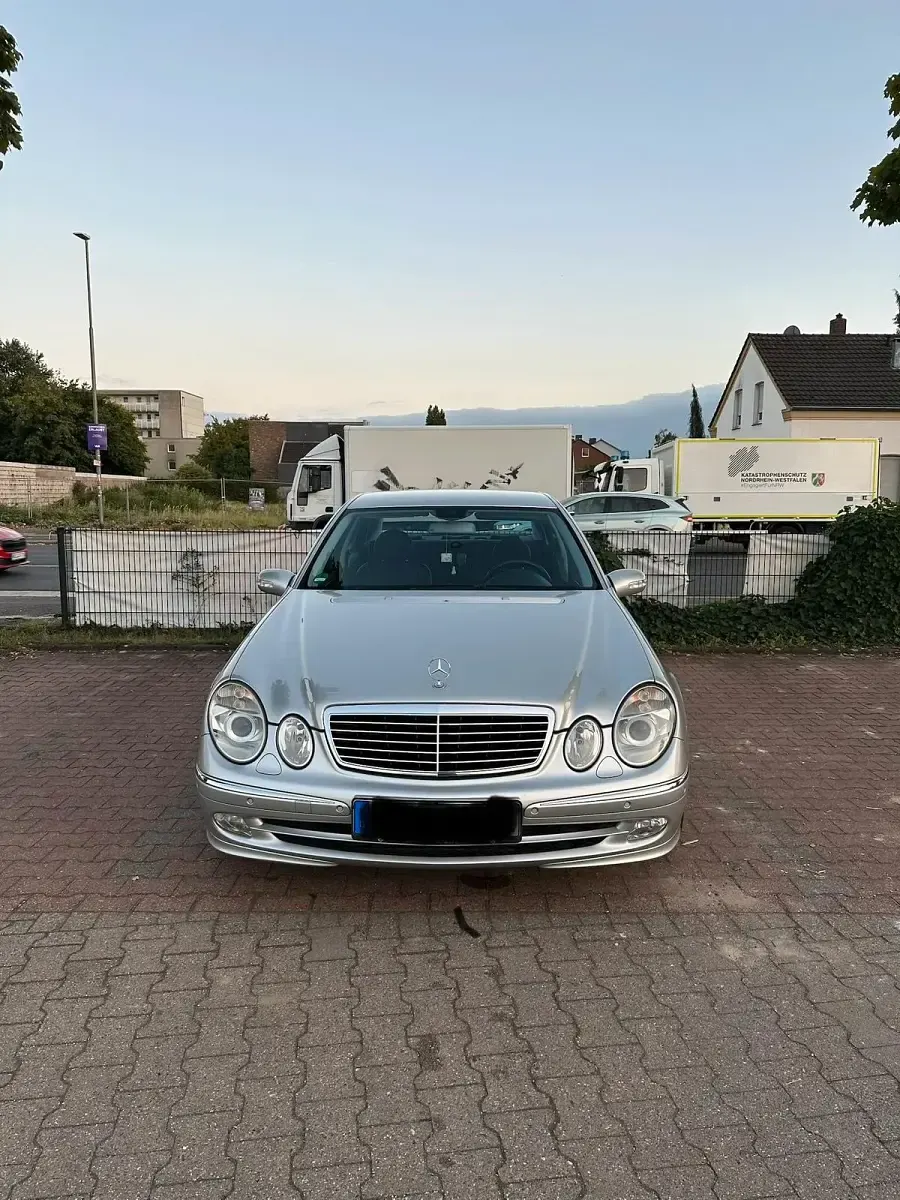 Gebraucht Mercedes E320 204 PS (150 kW) 2003 Silber Limousine