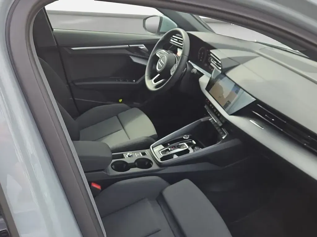 Gebraucht Audi A3 e-tron Ambiente 204 PS (150 kW) 2025 Pfeilgrau perleffekt Kleinwagen