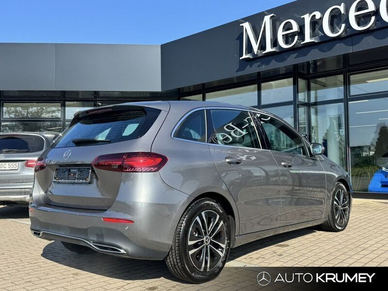 Gebraucht Mercedes B200 Progressive 150 PS (110 kW) 2023 Grau Van / Kleinbus