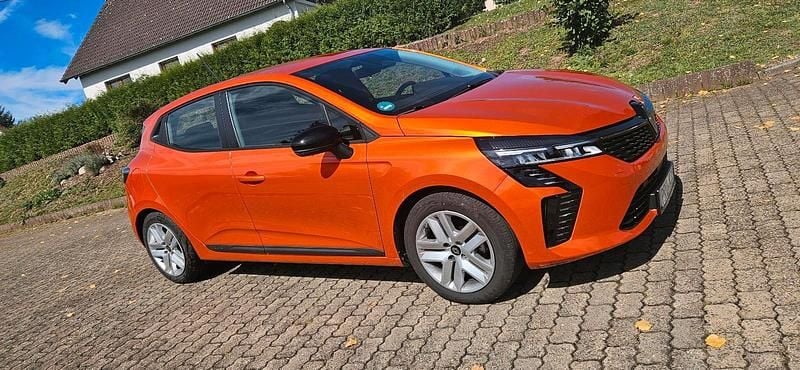 Orange Gebraucht 2024 Renault Clio V Kleinwagen | 15.100 € (Superpreis) - Bild 1/4