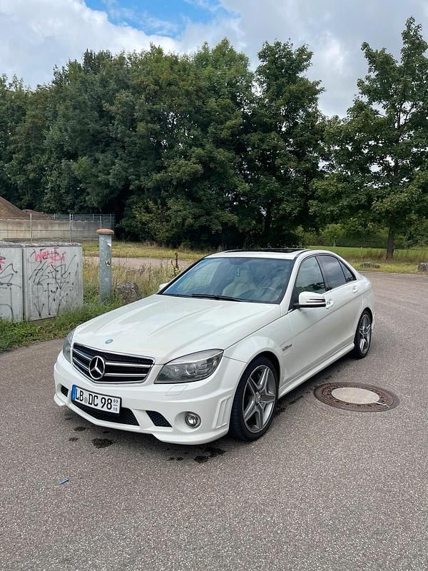 Weiß Gebraucht 2008 Mercedes C63 AMG AMG Limousine | 21.999 € (Etwas zu teuer) - Bild 1/4