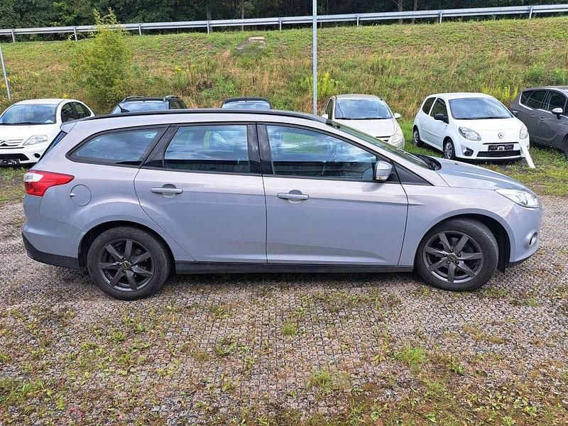 Gebraucht Ford Focus S 125 PS (91 kW) 2013 Micastonesilber metallic Kombi