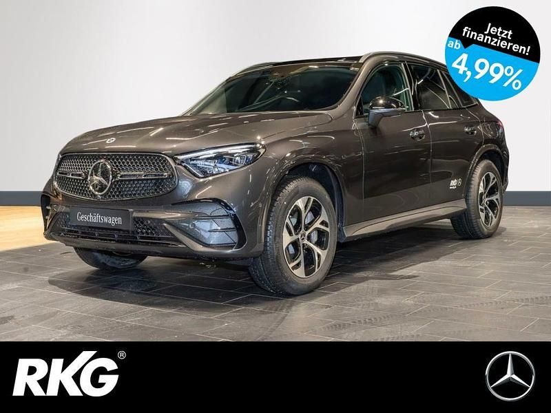 Grau Gebraucht 2024 Mercedes GLC300e AMG SUV | 66.470 € (Fairer Preis) - Bild 1/4