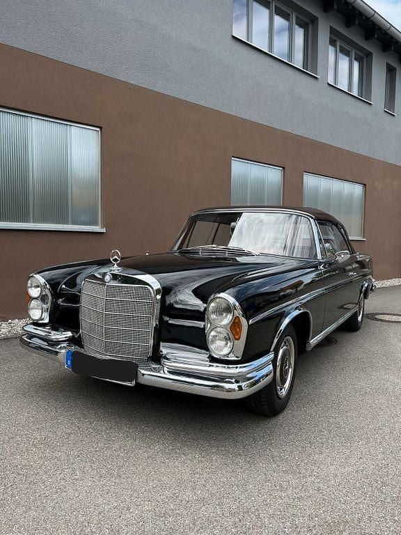 Schwarz Gebraucht 1965 Mercedes W112 Cabrio | 189.900 € - Bild 1/4