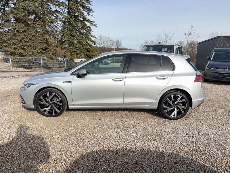 Gebraucht VW Golf VIII Style 150 PS (110 kW) 2023 Silber Limousine