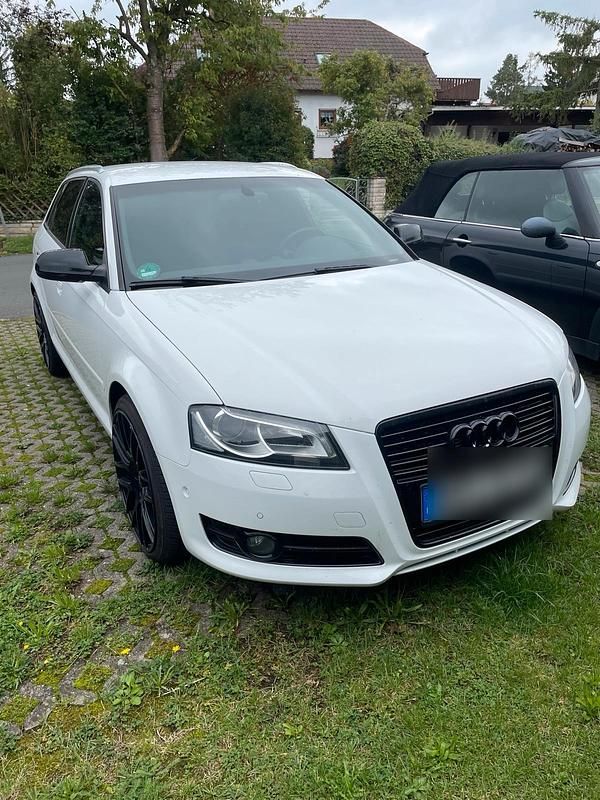 Weiß Gebraucht 2011 Audi A3 Limousine | 7.500 € (Etwas zu teuer) - Bild 1/4